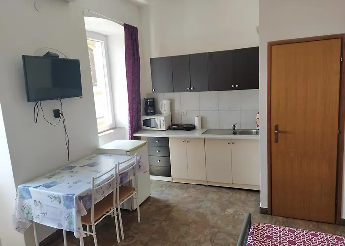 Dejan Apartments-top Centar-old Town-low Budget 普拉