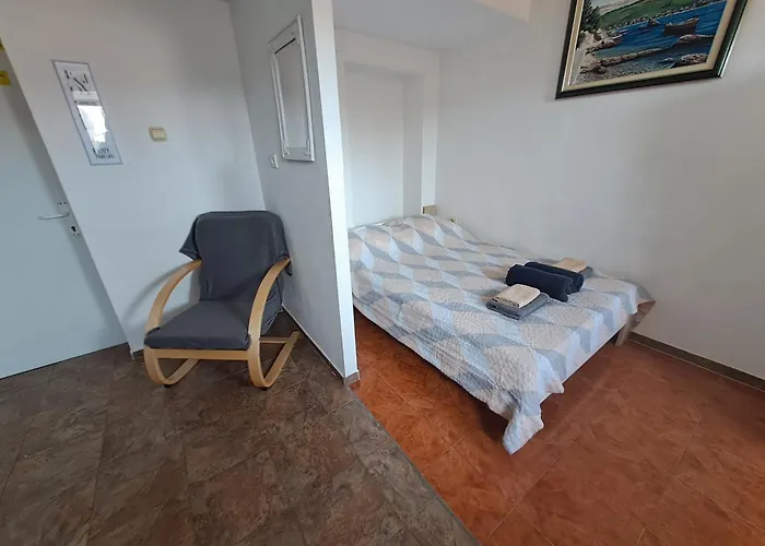 Dejan Apartments-top Centar-old Town-low Budget 普拉