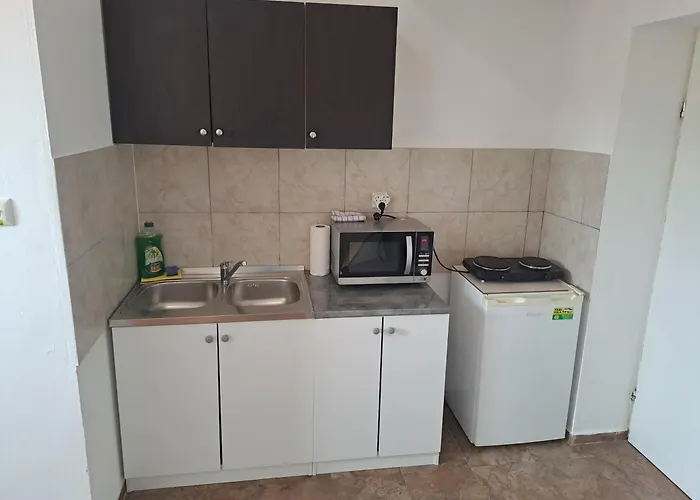 Dejan Apartments-top Centar-old Town-low Budget 普拉