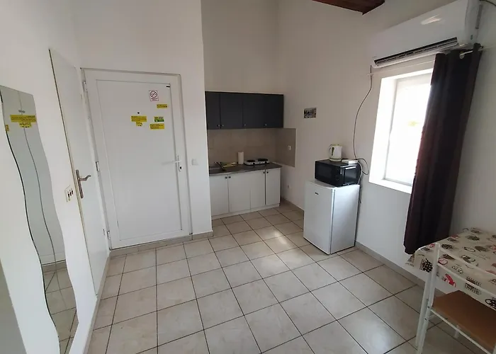 Dejan Apartments-top Centar-old Town-low Budget 普拉