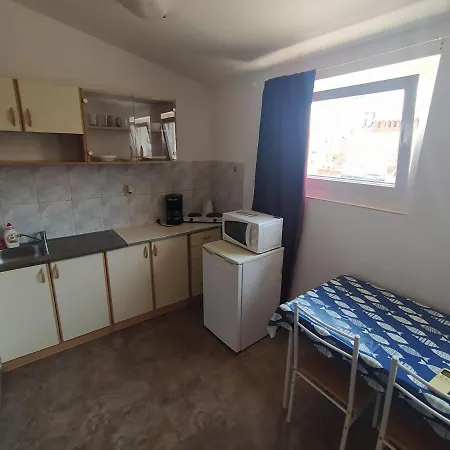 Apartment Dejan 2-top Centar-old Town Studio Pula