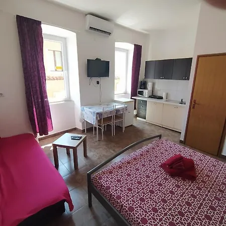 Dejan 2-top Centar-old Town Studio Apartment Pula