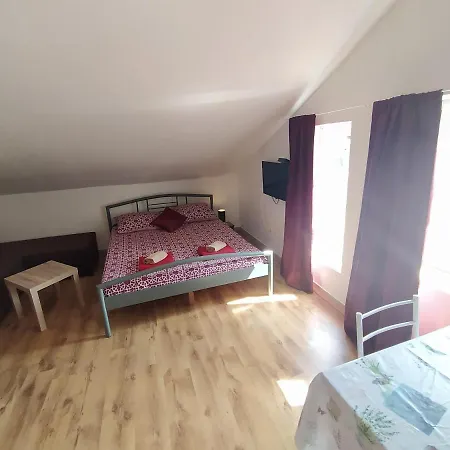 Dejan 2-top Centar-old Town Studio Apartment Pula