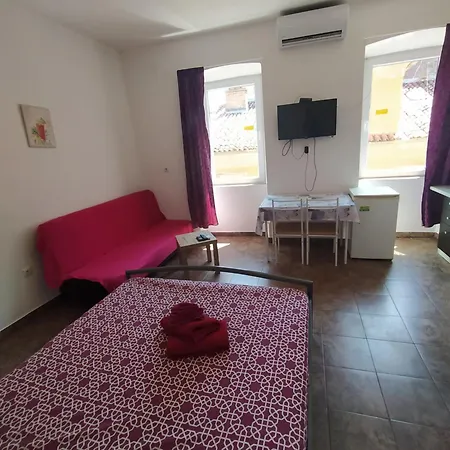 Apartment Dejan 2-top Centar-old Town Studio Pula