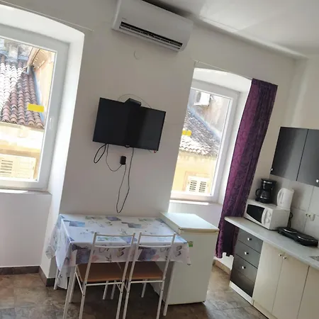 Dejan 2-top Centar-old Town Studio *