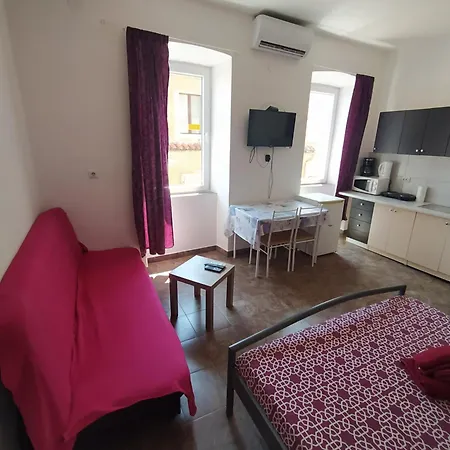 Apartment Dejan 2-top Centar-old Town Studio Pula