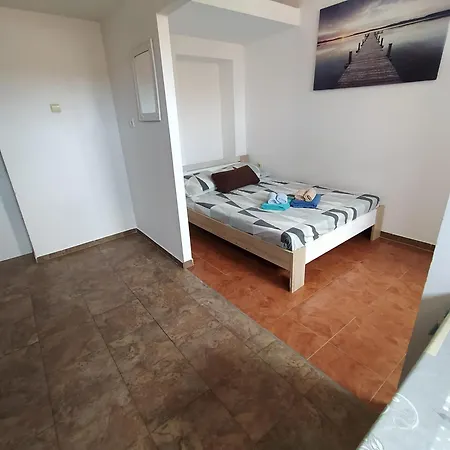 Dejan Apartments-top Centar-old Town-low Budget Pula