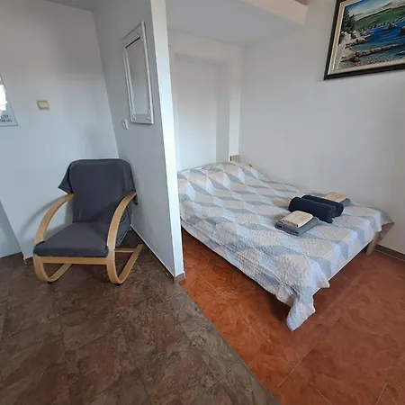 Dejan Apartments-top Centar-old Town-low Budget Pula