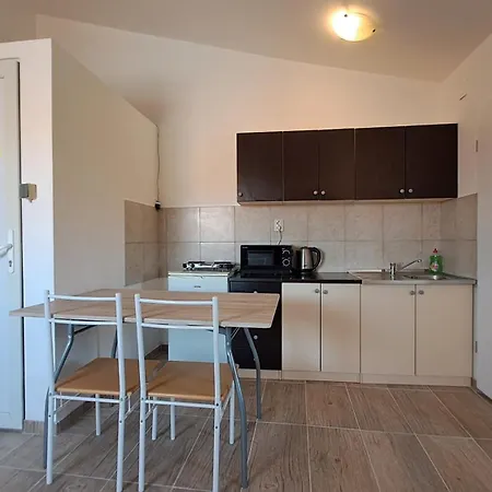 Dejan Apartments-top Centar-old Town-low Budget 普拉