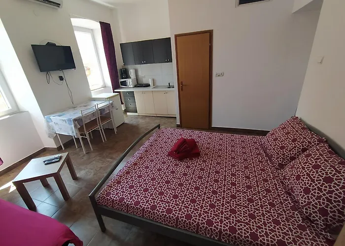 Dejan Apartments-top Centar-old Town-low Budget * Pula