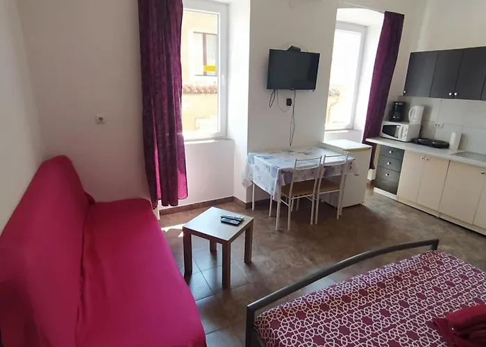 Apartment Dejan Apartments-top Centar-old Town-low Budget Pula