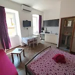 Dejan Apartments-top Centar-old Town-low Budget Appartement Pula