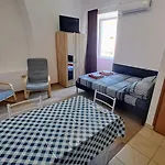 Dejan Apartments-top Centar-old Town-low Budget Appartement Pula