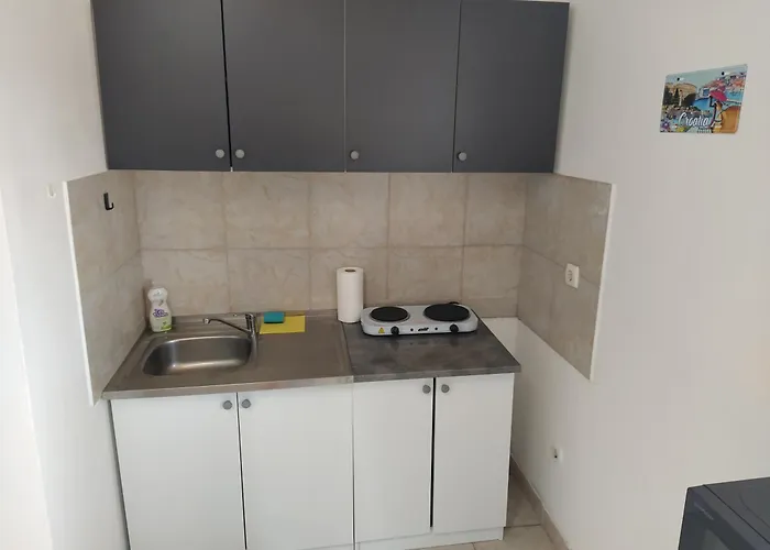 Dejan Apartments-top Centar-old Town-low Budget Apartment Pula